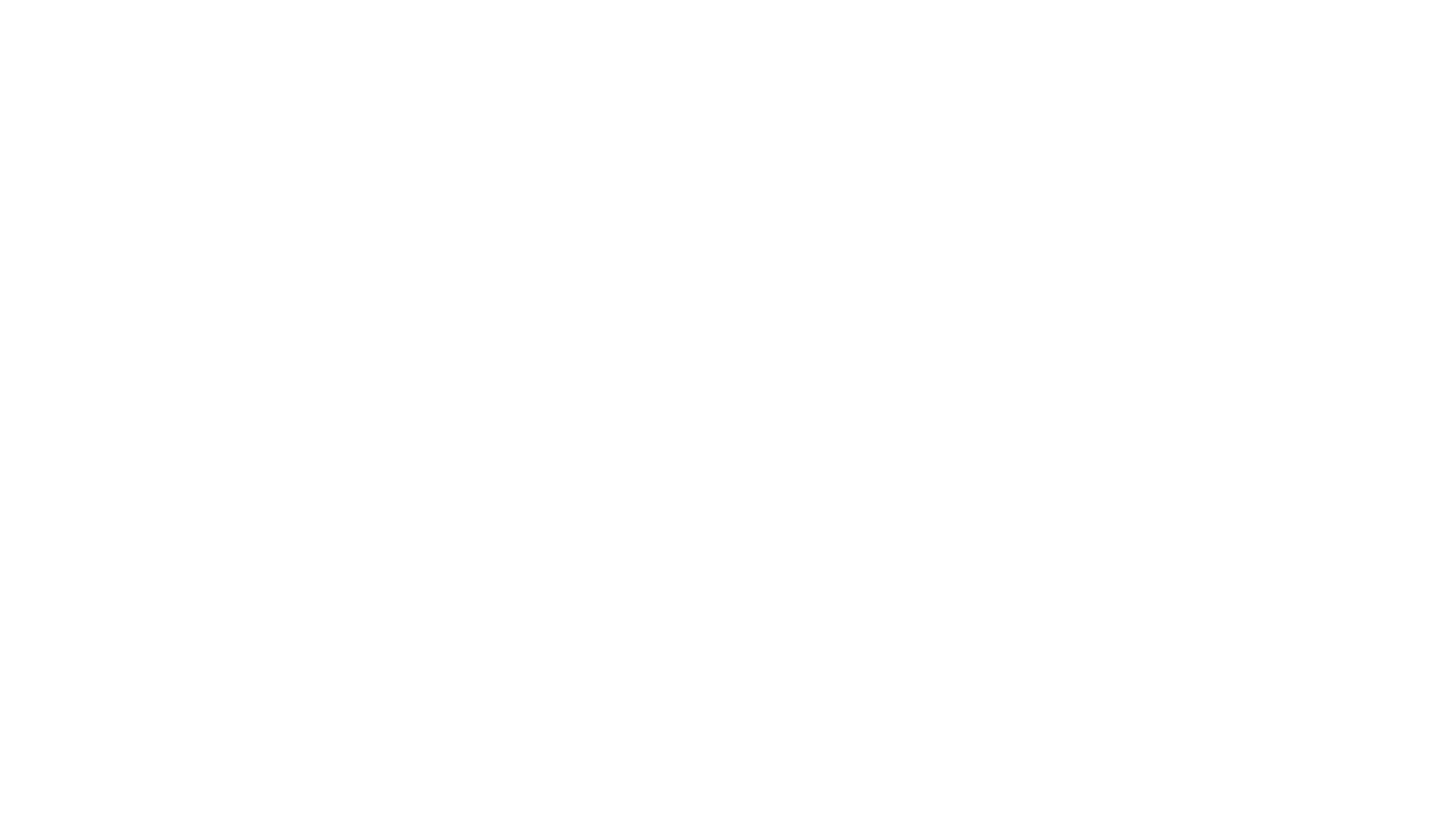 全国各地のゲームセンターが格闘ゲームブームに沸いた1990年代。
その最盛期とも言える1994年にひとつのタイトルが産声を上げました。
その名は、『ザ・キング・オブ・ファイターズ '94』。今も格闘ゲームとして異例のロングヒットを続ける、
「ザ・キング・オブ・ファイターズ（通称KOF）」の記念すべき第１作目です。

内容は、格闘大会「キング・オブ・ファイターズ」が開催されるという設定のもと、
当時人気を博していたSNKの「餓狼伝説」や「龍虎の拳」といった格闘ゲームに加え、
往年の名作アクションゲーム「怒」、「サイコソルジャー」から様々なキャラクターが参戦。
SNKの人気キャラクター達が作品の枠を超え、3人一組のチームバトルで競演する様はまさにオールスター戦、
“ドリームマッチ”と呼ぶにふさわしい内容で、多くのゲームファンの注目を集めました。

続く1995年には続編として『ザ・キング・オブ・ファイターズ '95』が登場。
3人一組で戦うチームバトルのコンセプトはそのままに、
プレイヤーが任意でチームを編成できる「チームエディット」機能と
主人公「草薙京」のライバル「八神庵」の参戦が話題を呼び、人気を不動のものにしました。